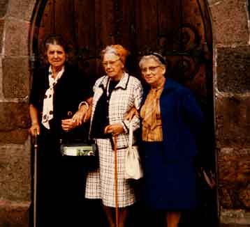 Tre søstre, Ingrid til venstre.
