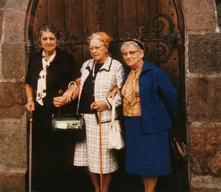 Tre søstre, Anna i midten.