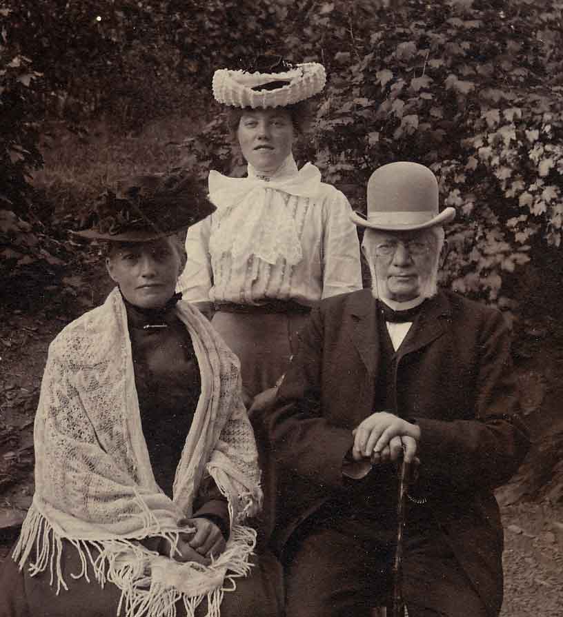 Karine og Otto med deres datter Julie Johanne Christine f. 1876.